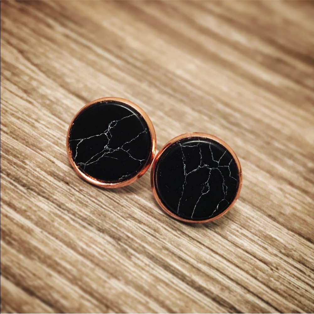 🦄HP!🦄Black Marble with Rose Gold Studs